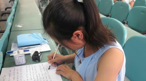 英语四六级考试时间已定,同时还迎来一个好消息,学生很是喜悦